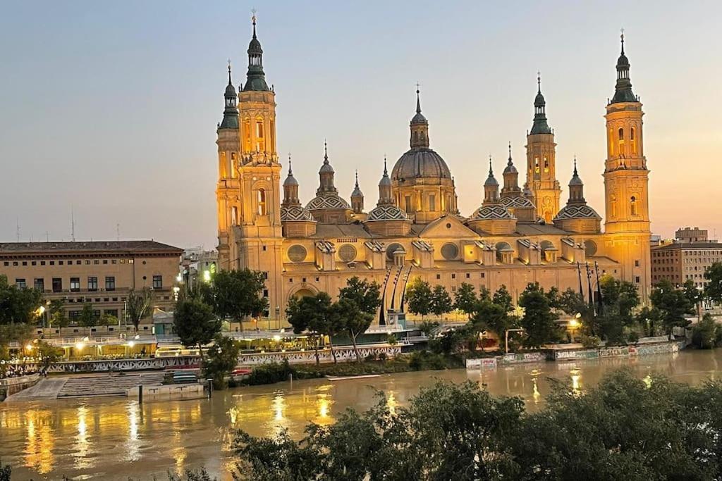 Apartamento Con Vistas Al Pilar Con Aparcamiento Privado Zaragoza Dış mekan fotoğraf